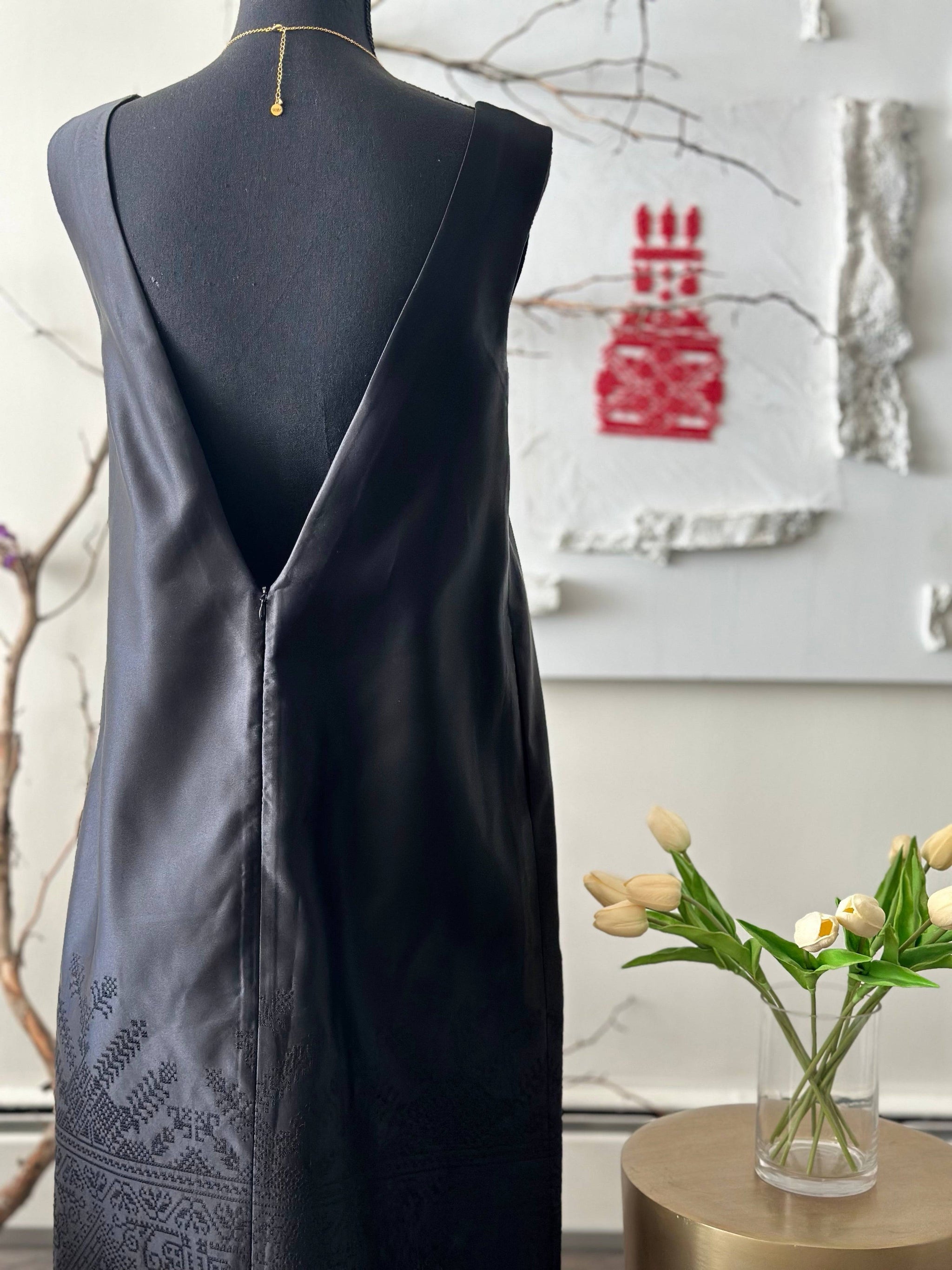 Elegant V-Line Backless Dress Customizable Fit and Timeless Glamour - HAMA Fashion Elegant V-Line Backless Dress Customizable Fit and Timeless Glamour - HAMA Fashion